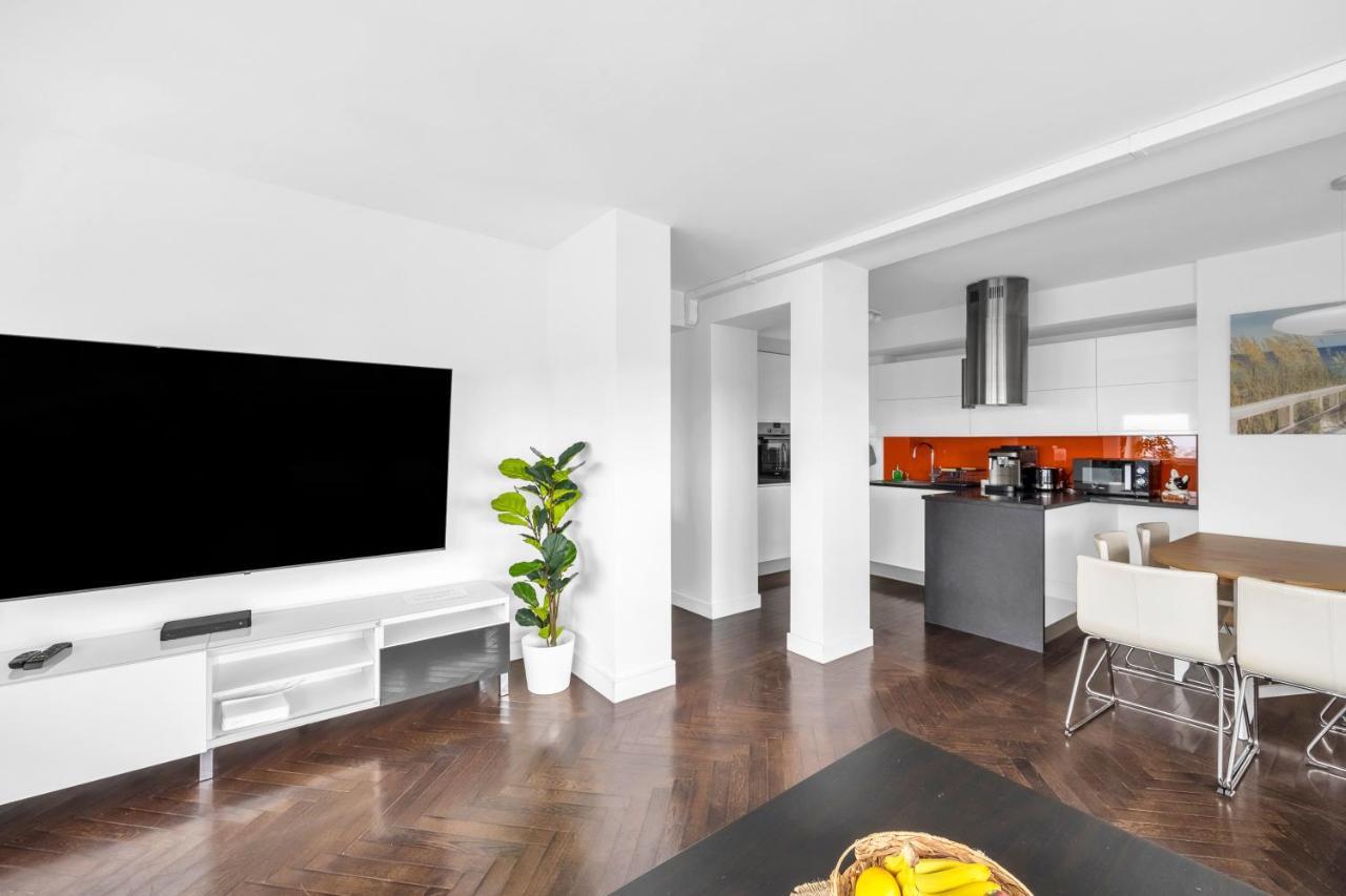 23Rd Floor 3Br Apt With Views Of وارسو المظهر الخارجي الصورة